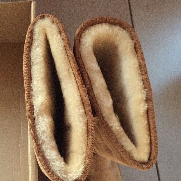 Tall classic chestnut Uggs NWT size 9 - Picture 6 of 7
